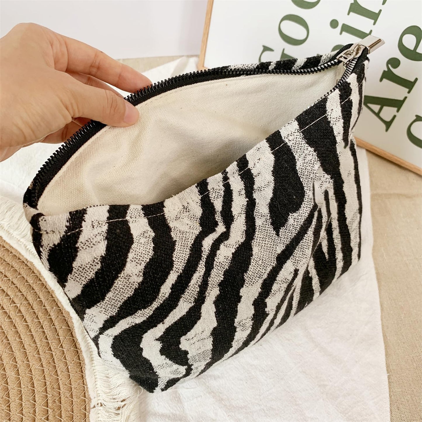 Floral Makeup Bag for Women,Travel Makeup Pouch for Purse, Black Zippered Pouch, Canvas Make Up Bag L Comfortable Lightweight Makeup Bag, Zipper Bag Cosmetic Bag for Women