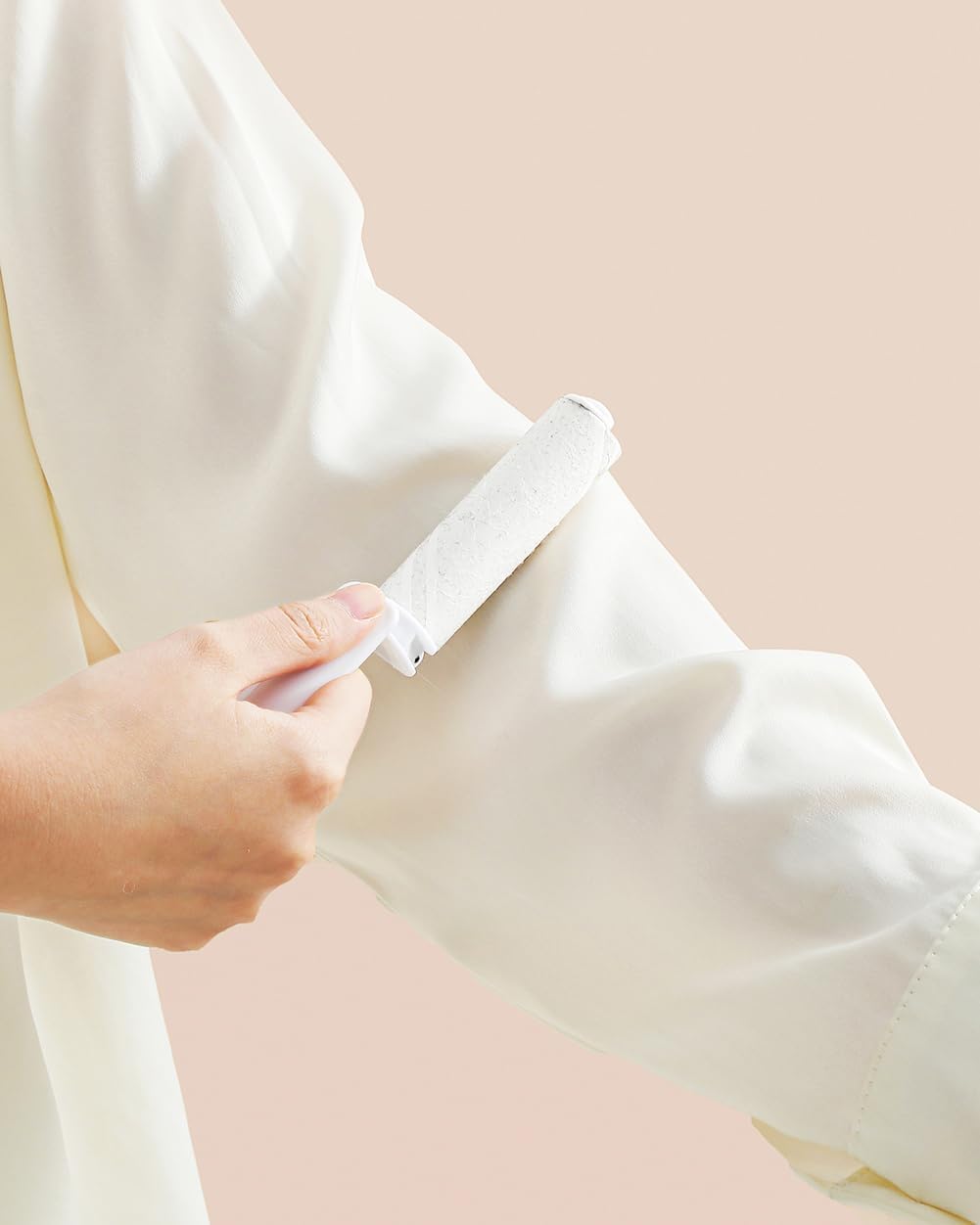 Mini Travel Lint Roller with Cover and 4 Refills Total 150 Sticky Sheets Compact Lint Roller for Purse Pocket Travel Essentials for Clothes Cute Pet Hair Pickup Roller (Pink)