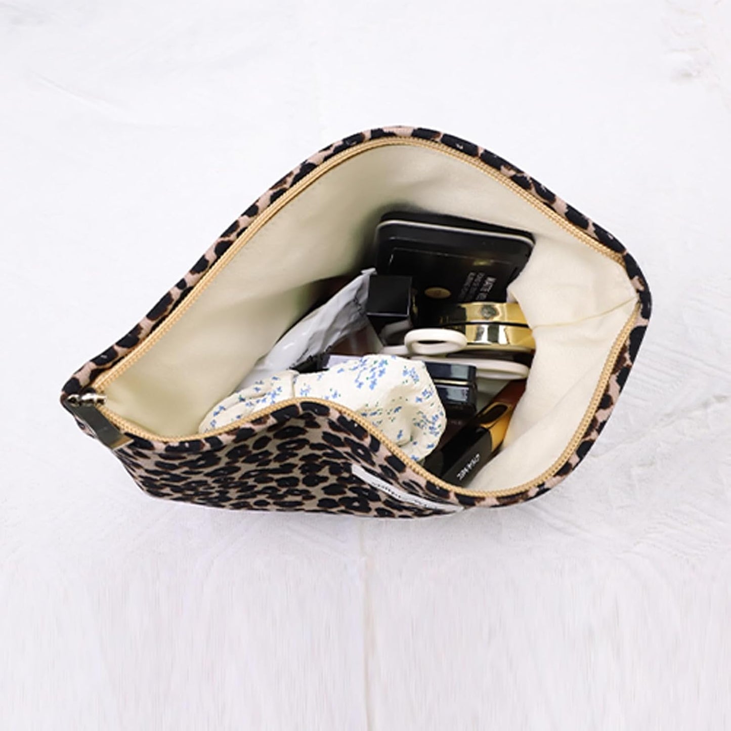 Wudygirl Leopard Makeup Bag Cosmetic Bag for Women Large Capacity Toiletry Bag Makeup Pouch Canvas Aesthetic Travel Makeup Bag Zipper Pouch (Leopard Print)