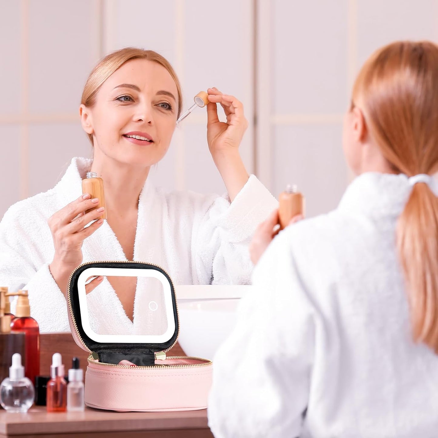 Small Makeup Bag Travel Train Case with Mirror and Light Mini Travel Make up for Women Train Case Cosmetic Organizer 3 Adjustable Brightness Toiletry Bag Portable Artist Storage