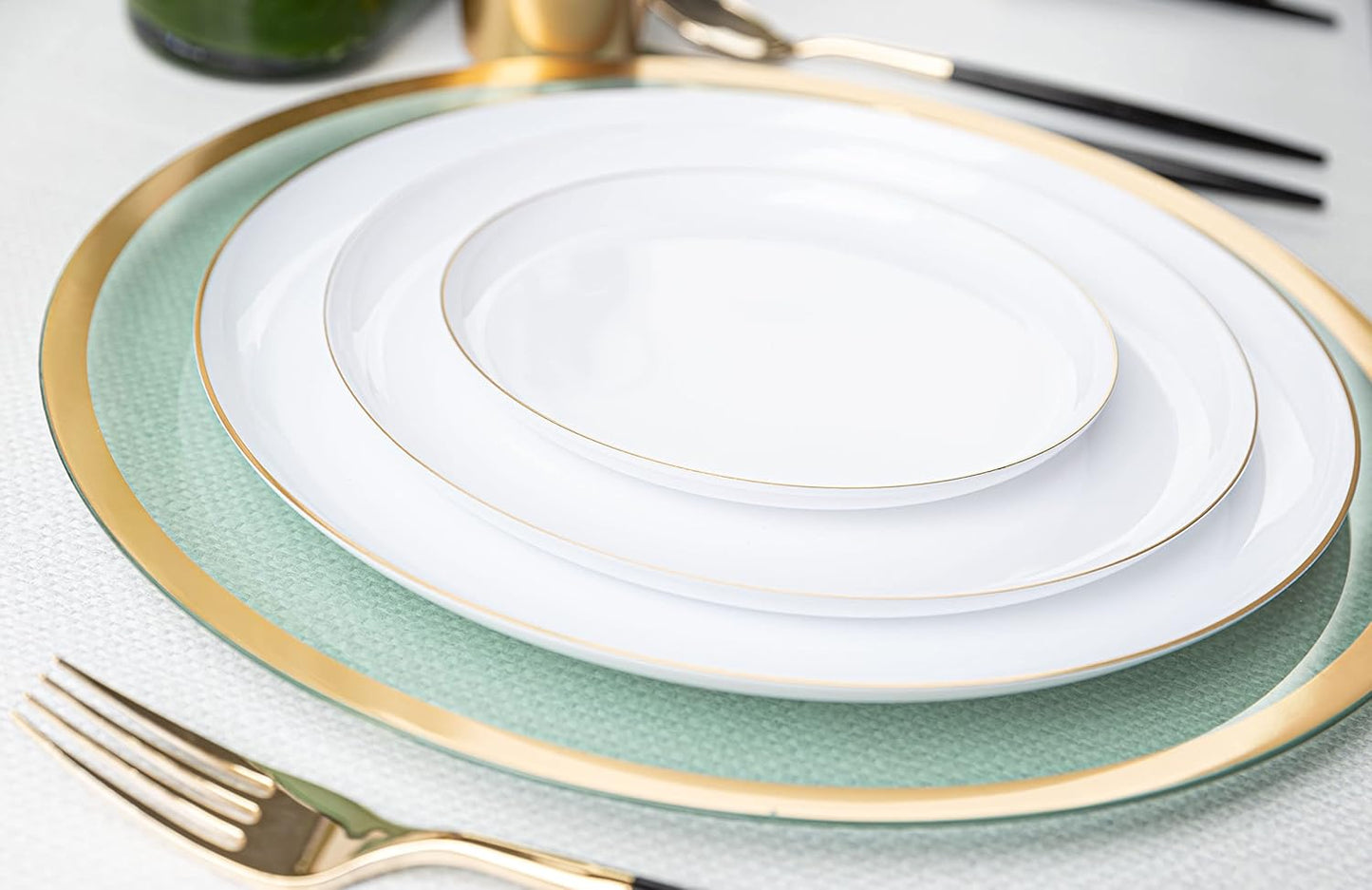 PLASTICPRO [30 Pack 8.6''] White Plastic Party Plates With Gold Rim Edge Collection Premium heavyweight Elegant Disposable Tableware Dishes