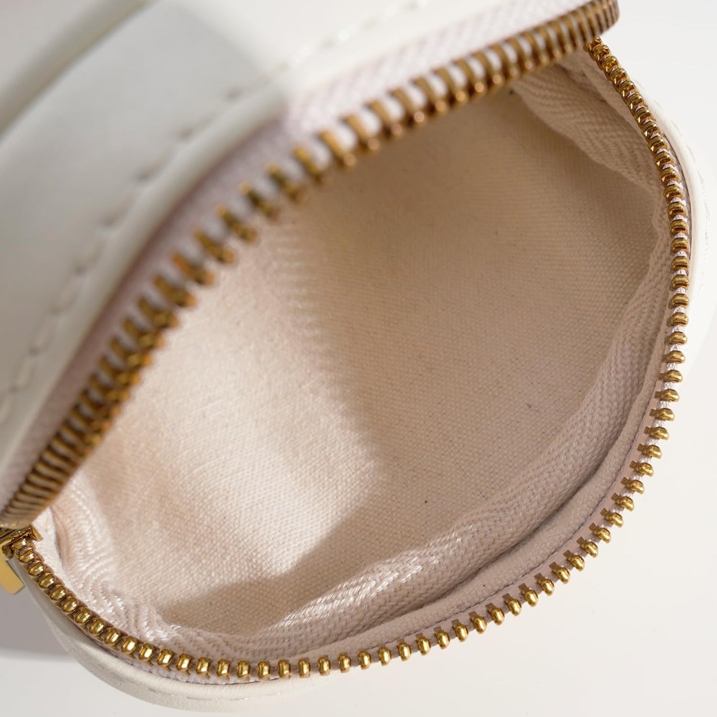 Leather Cosmetic Bag for Women Small Zipper Makeup Bag for Purse Waterproof Travel Makeup Organizer Charger Storage Pouch Color White