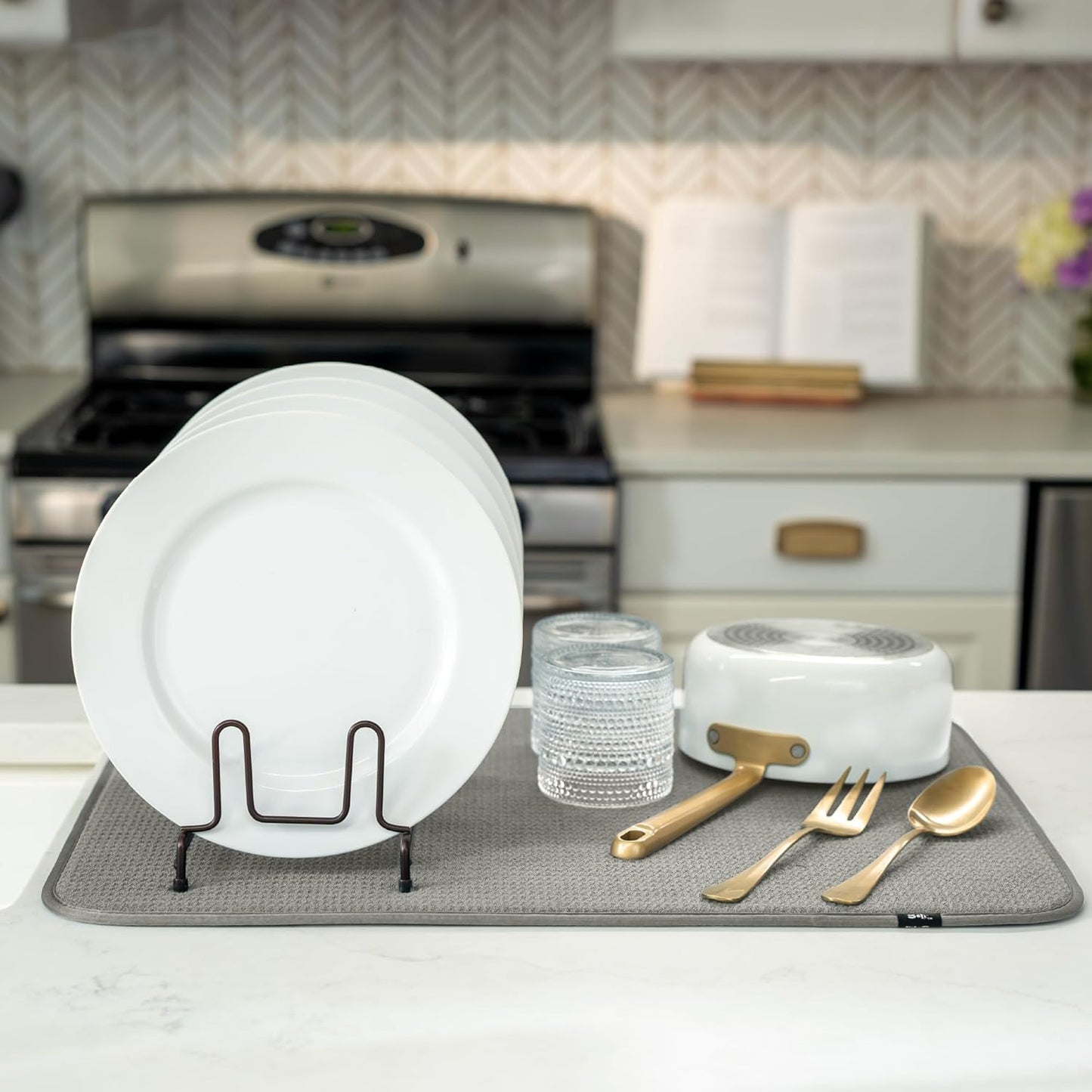 S&T INC. Dish Drying Mat XL, 18” x 24”, Absorbent Microfiber Kitchen Counter Mat, Dish Drying Pad for Dishes, Utensils, Pots and Pans, Extra Large, Grey