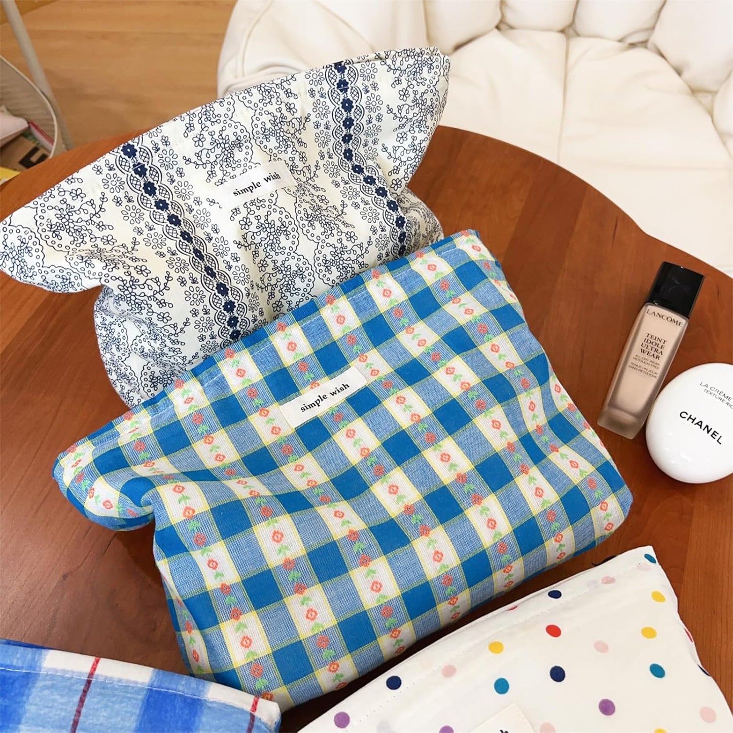 Wudygirl Cute Makeup Bag Large Capacity Cosmetic Bag Aesthetic Floral Makeup Pouch for Women Make up Organizer Pencil Pouch Portable Toiletry Bag Zipper (Blue Floral)