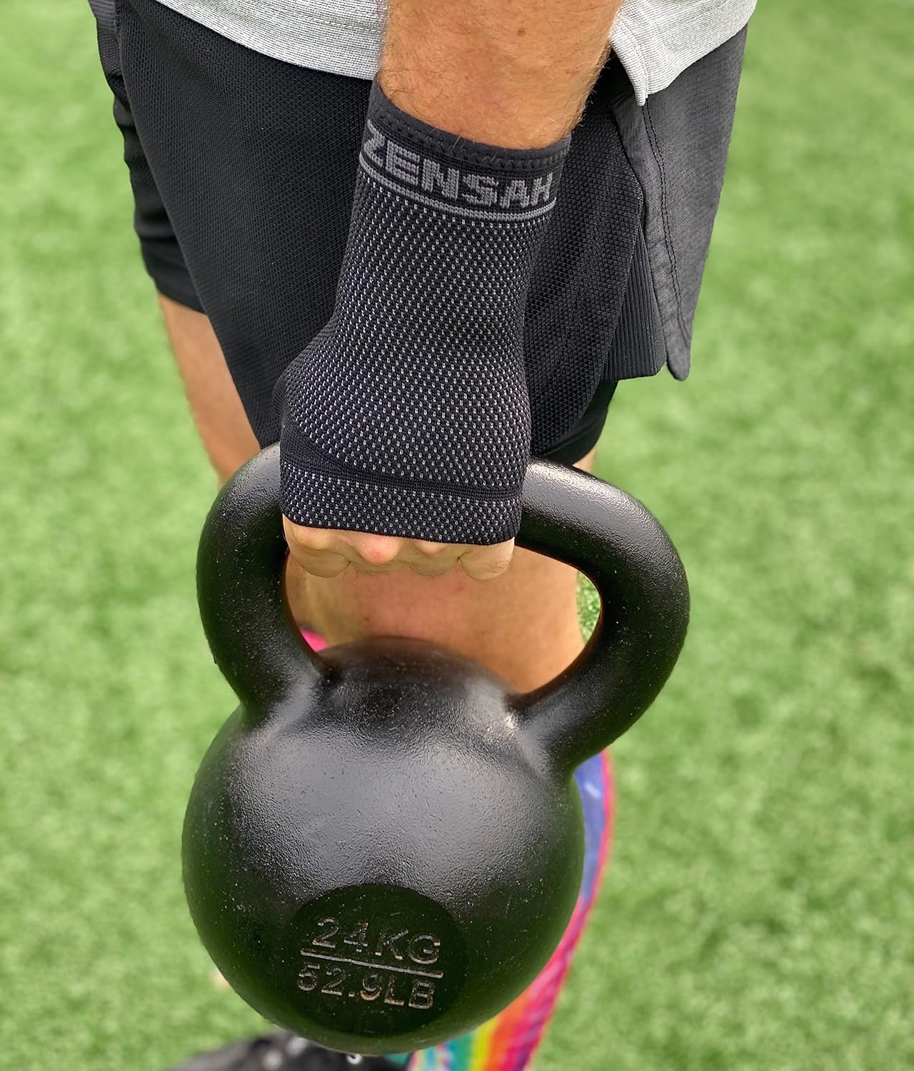 Zensah Compression Wrist Support - Wrist Sleeve for Wrist Pain, Carpal Tunnel - Wrist Support - Wrist Brace (Small, Black/Grey)