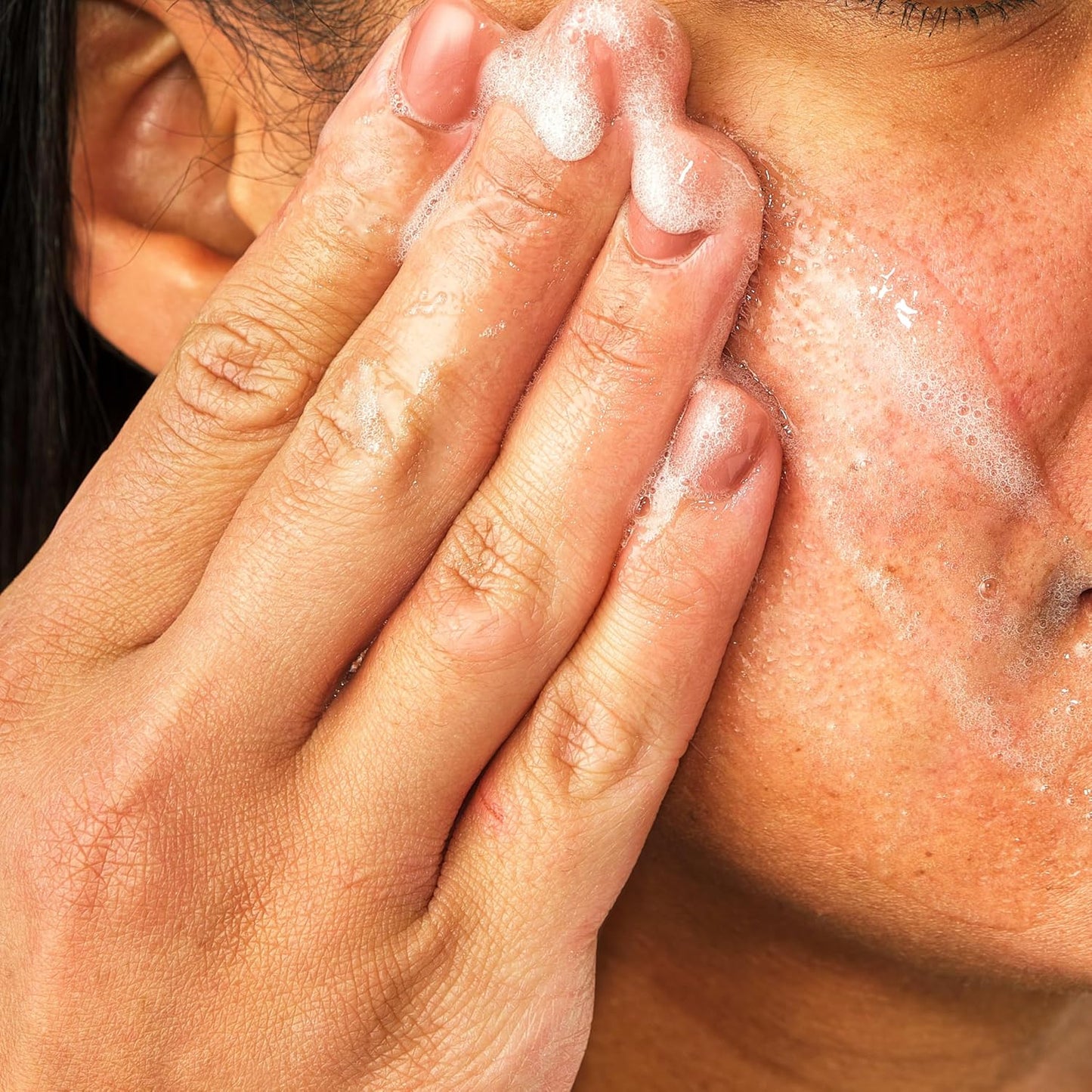 Aveeno Calm + Restore Redness Relief Foaming Cleanser, Daily Facial Cleanser With Calming Feverfew to Help Reduce the Appearance of Redness, Hypoallergenic & Fragrance-Free, 6 fl. oz